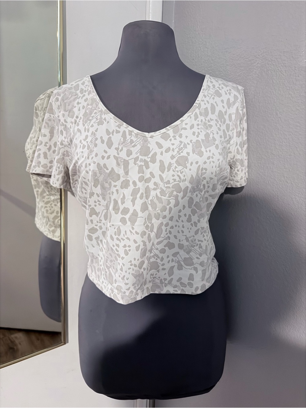 Lululemon Align T-Shirt cheetah camo Antique White